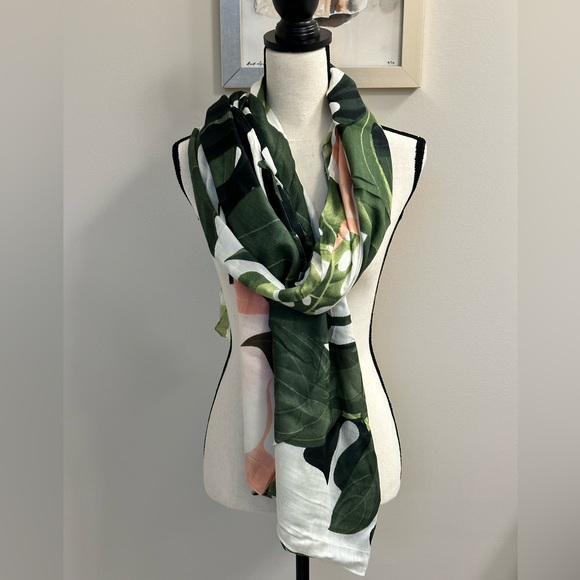 Virginia Wolf Wrap/Sarong Like New - Picture 6 of 8